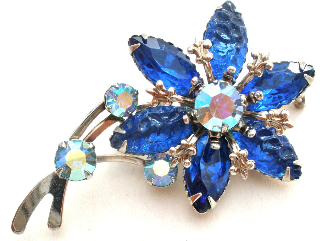 Gyn&Joy Blue Daisy Glitter Enamel Brooch Pin - Gold Tone Metal With Rhinestone Center For Women