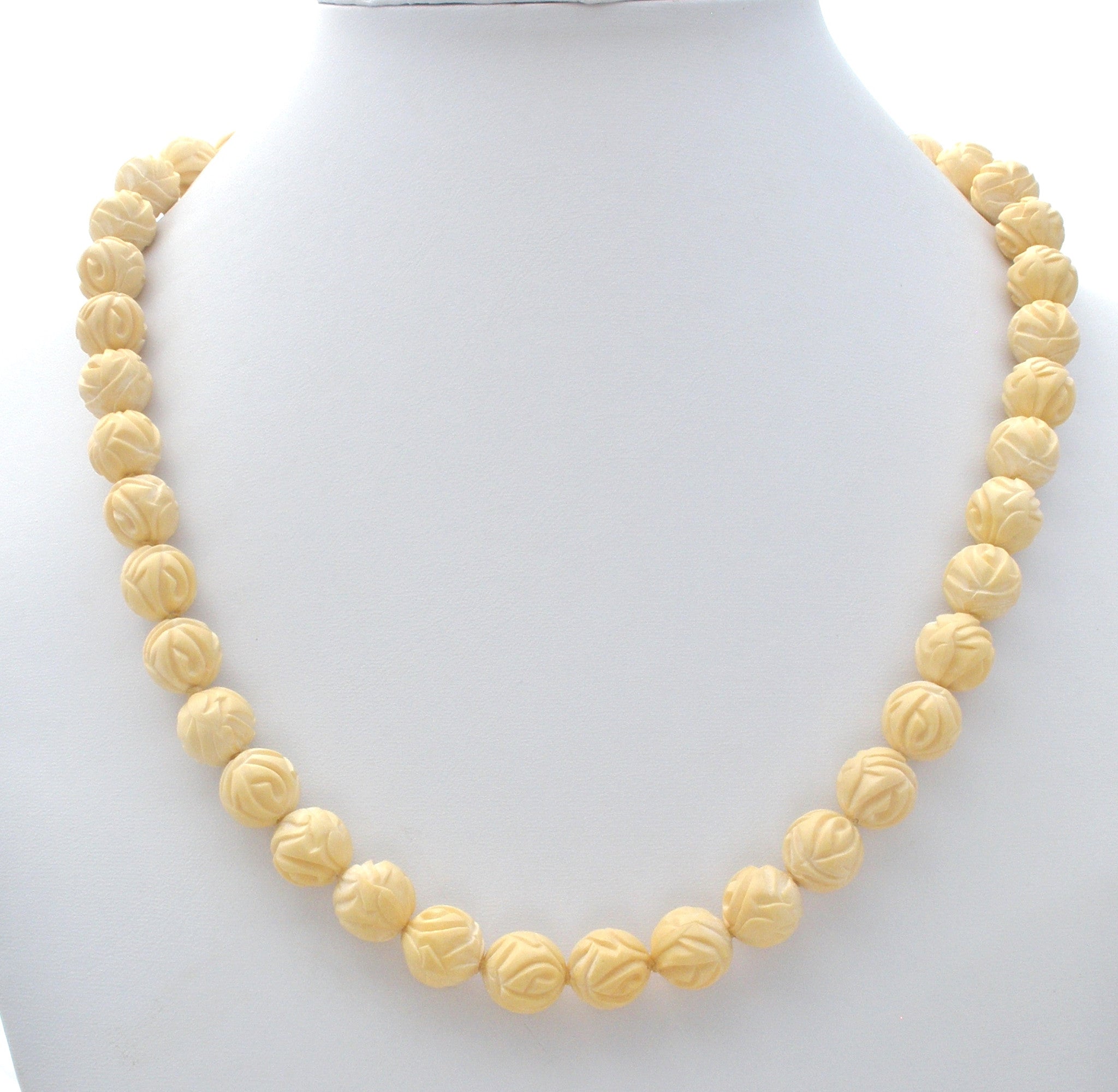 Vintage plastic rose sale flower beads necklace