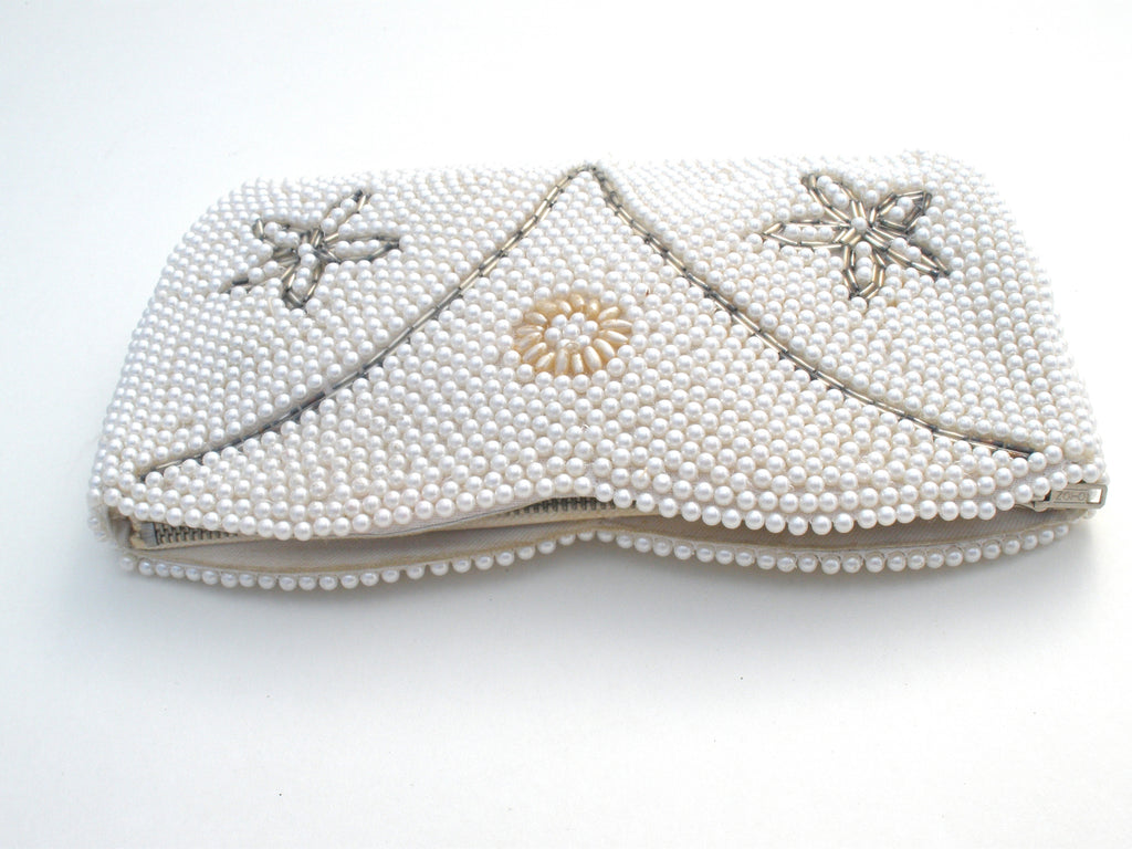 Female Multicolor Mother Of Pearl Clutch Purse at Rs 2600 in New Delhi |  ID: 2850337547148